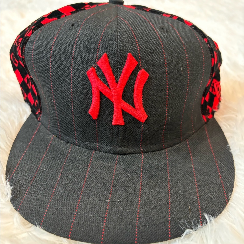 NY yankee pin stripe fitted cap
New Era